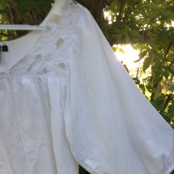 Crisp, White, Cotton Blouse with Lace NWOT  M - Picture 4 of 6
